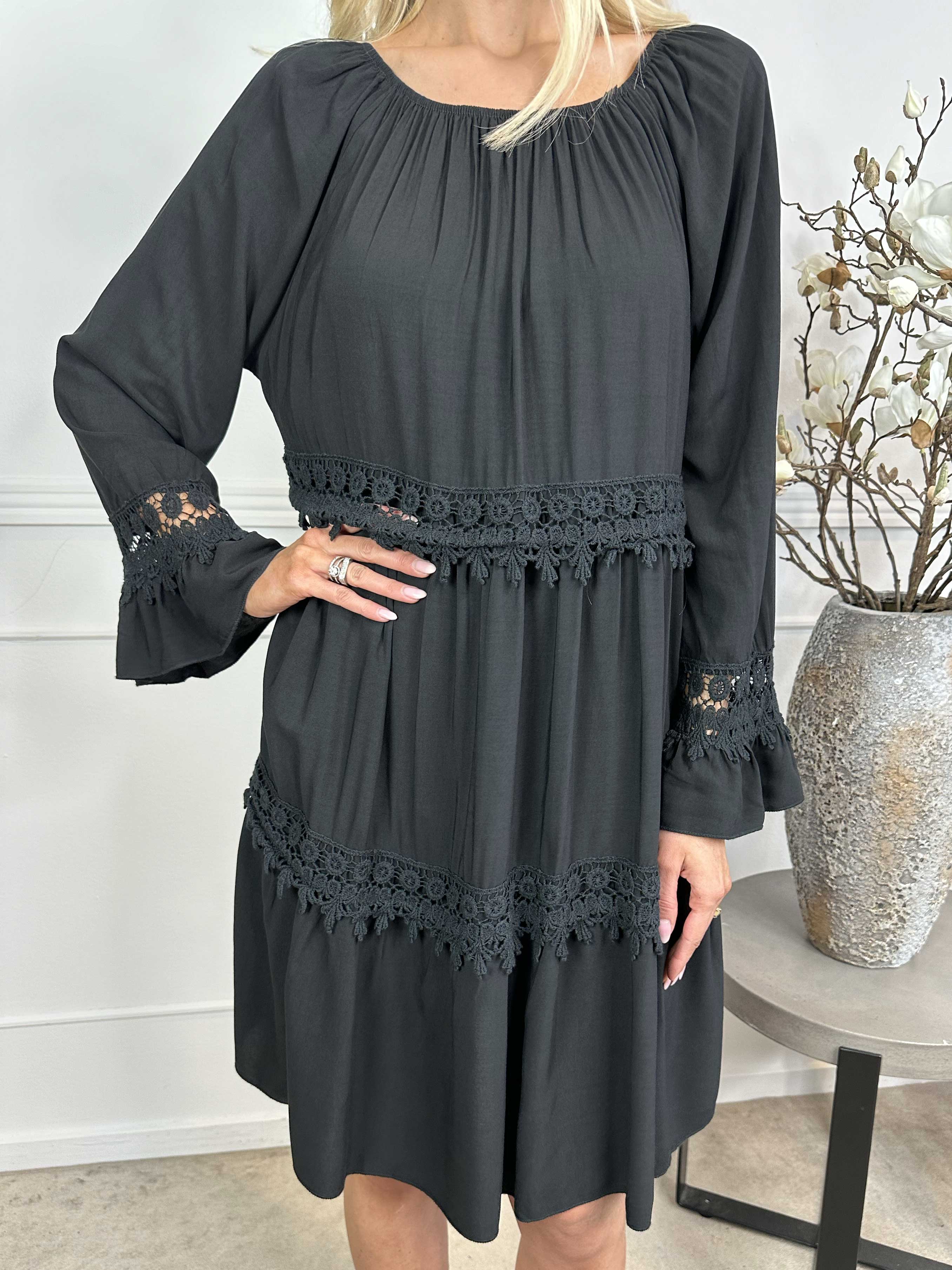 Tilda - Sød tunikakjole med broderinger